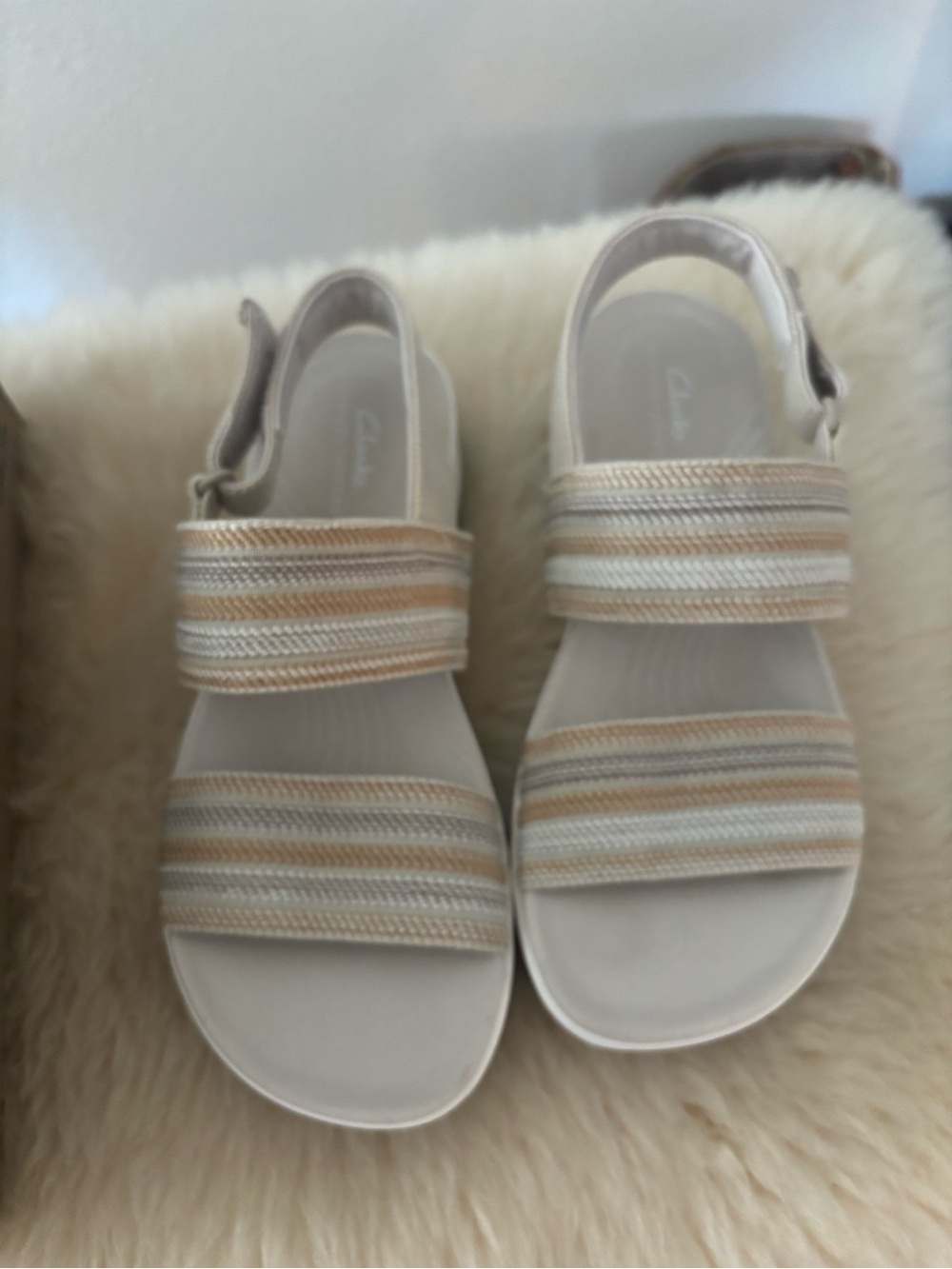 Clarks Cloudstepers Cream Sandals with Metallic Accent Straps  6.5 Like New
